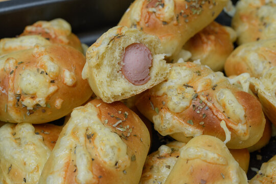 Par&oacute;wki w cieście drożdżowym hot dog
