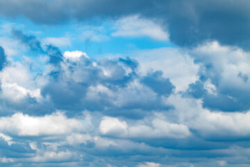 Obraz premium Cumulus clouds and cloudy close-up on blue sky