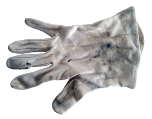 gant en tissus sale et percé sur fond transparent,PNG