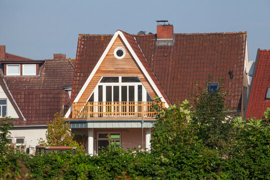 Wohnhaus im Gr&uuml;nen, Elsfleth, Wesermarsch, Niedersachsen, Deutschland