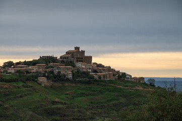 Fototapeta na wymiar Vista del casco antiguo medieval de Ujué, Navarra, España.