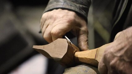 Making traditional kemence at a workshop, fg01