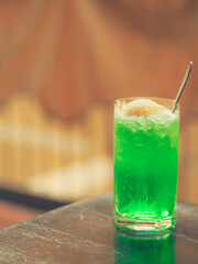 カフェのクリームソーダ