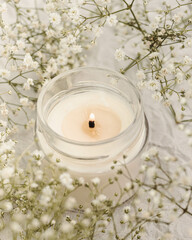 VELA EM CENARIO DELICADO FLORES