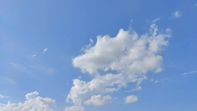 time lapse white cloud on blue sky in summer
