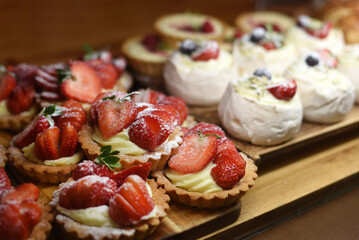 Cakes with cream and strawberries