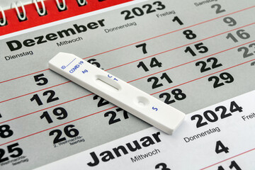 Corona Pandemie und Deutscher Kalender Dezember 2023 und Januar 2024 mit Covid-19  Antigen Test