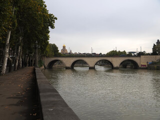 Tbilisi embankment of the Kura River © Yosef