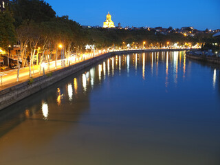 Tbilisi embankment of the Kura River © Yosef