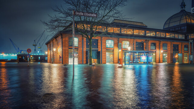 Hochwasser Hamburg Fischmarkt Sturm