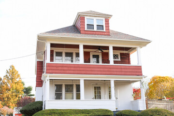 townhomes under a blue sky, symbolizing the dynamic housing market amidst rising prices and mortgage demands