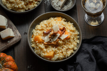 Risotto fait maison crémeux aux potiron, champignon girolle et parmesan
