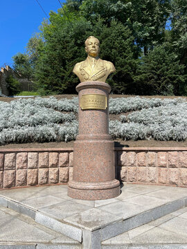 Vladivostok, Russia, September, 02, 2023. Vladivostok, monument to Admiral of the Fleet Kuznetsov Nikolai Gerasimovich on a sunny day