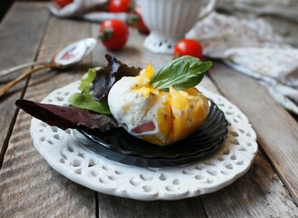 an egg in a bag for breakfast