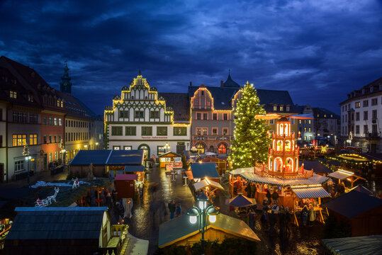 Weihnachtsmarkt in Weimar / Th&uuml;ringen am Abend