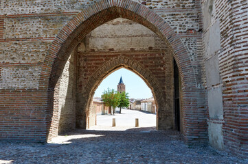 Cantalapiedra gate. Madrigal de la Altas Torres wall.