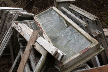 Pile of a old broken used windows