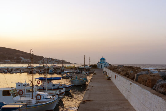 Fishing boats and chapel of Analipsis 