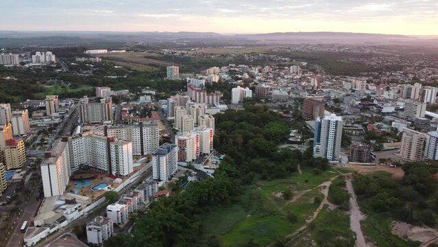 CALDAS NOVAS - AMANHECER - MOVIMENTO LATERAL