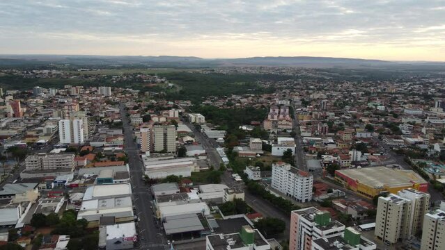 CALDAS NOVAS - AMANHECER - MOV LATERALA 45 GRAUS PARA BAIXO - PLACAS SOLARES