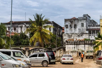 Foto auf Leinwand Stone town cityscape, people on street .Zanzibar, Tanzania © Elena