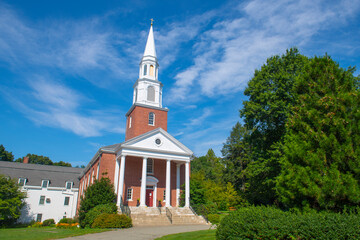 St Peter's Episcopal Church at 320 Boston Post Road in historic town center of Weston, Massachusetts MA, USA.   - obrazy, fototapety, plakaty