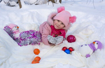 Fototapeta na wymiar A beautiful girl in a snowy winter forest.