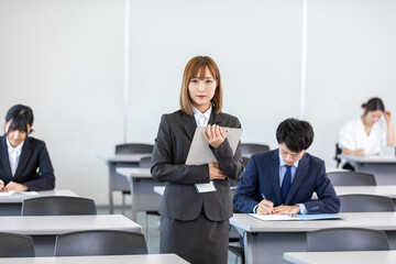 研修を受けるビジネスマン　training