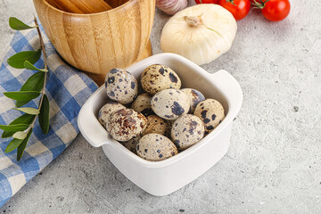 Raw quail eggs in the bowl