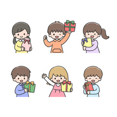 プレゼントを持つ笑顔の子どもたち　上半身