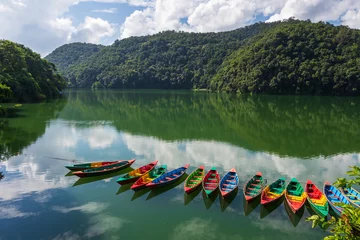 Photo sur Plexiglas Dhaulagiri Pokhara Phewa Lake, colorful boats, Nepal