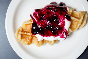 pancakes with berries and cream
