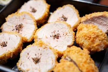 Tenderloin cutlet in delivery container