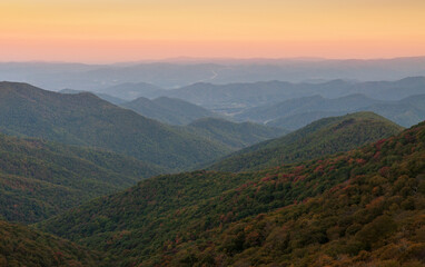Blue Ridge Parkway, Famous Road linking Shenandoah National Park to Great Smoky Mountains National Park