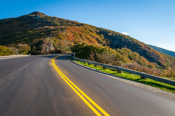 Blue Ridge Parkway, Famous Road linking Shenandoah National Park to Great Smoky Mountains National Park
