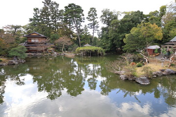 Fototapeta na wymiar A Japanese garden : a scene of the Kyoto Imperial Gardens in Kyoto 日本庭園：京都市にある京都御苑 