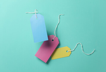 Naklejka premium Composition of floating colored price tags on blue background. Creative layout