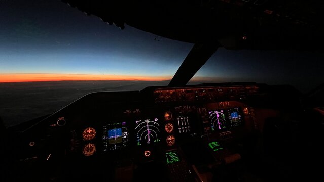cockpit view Boeing 747 by night