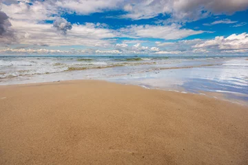 Foto op Plexiglas Beautiful landscape with coastline of sandy beach and stormy sea with cloudy sky over it © wierzchu92