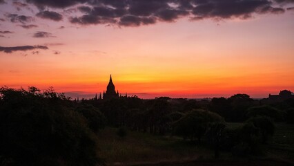 Fototapeta na wymiar Sunset over the Bagan region in Myanmar with the view of temples.