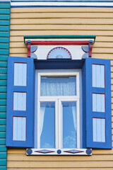 Obraz premium Traditional window of historical merchant house 19th century, Kazan, Russia.