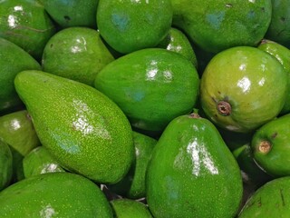 The longest ripe avocados in the supermarket. Avocados are very good for health, served as a variety of drinks and food, as well as herbs.