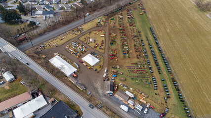 An Aerial View of an Amish Mud Sale in Lancaster Pennsylvania on a Beautiful Cloudless Day - obrazy, fototapety, plakaty