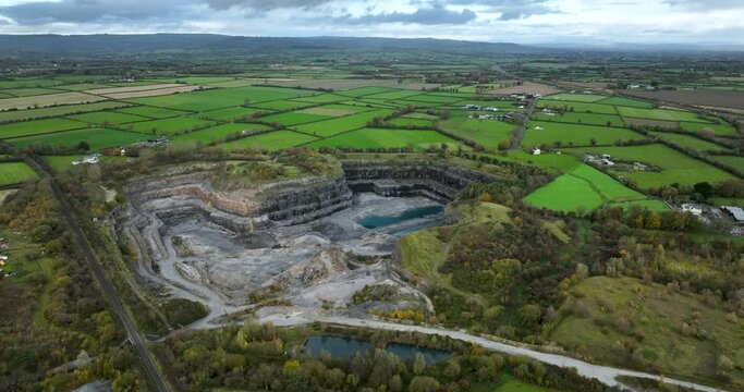 A small quarry that pollutes the environment 4k