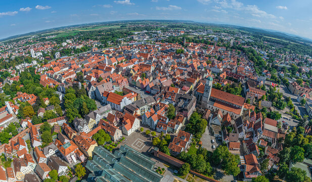 Memmingen im Allg&auml;u, Blick &uuml;ber die Innenstadt nach S&uuml;dosten ins Alpenvorland