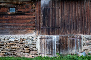 Fototapeta na wymiar Old barn made of wood and stone in Albac-Romania