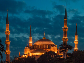 Fototapeta na wymiar Süleymaniye Mosque during dusk, Istanbul, Turkey (Türkiye)