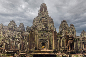 Naklejka premium The famous Bayon temple with ancient stone faces, Angkor War, Cambodia