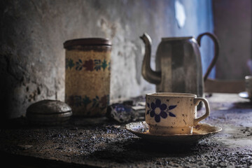 The abandoned little house of the farmer.