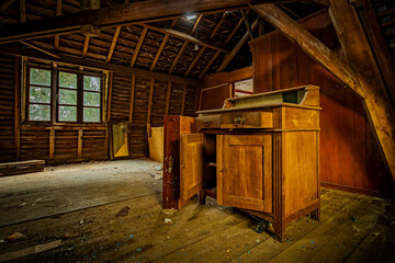 The pretty abandoned house of the car lover.